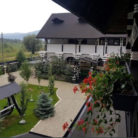 Hotel Complex Lions Bucovina à Voroneț Extérieur photo