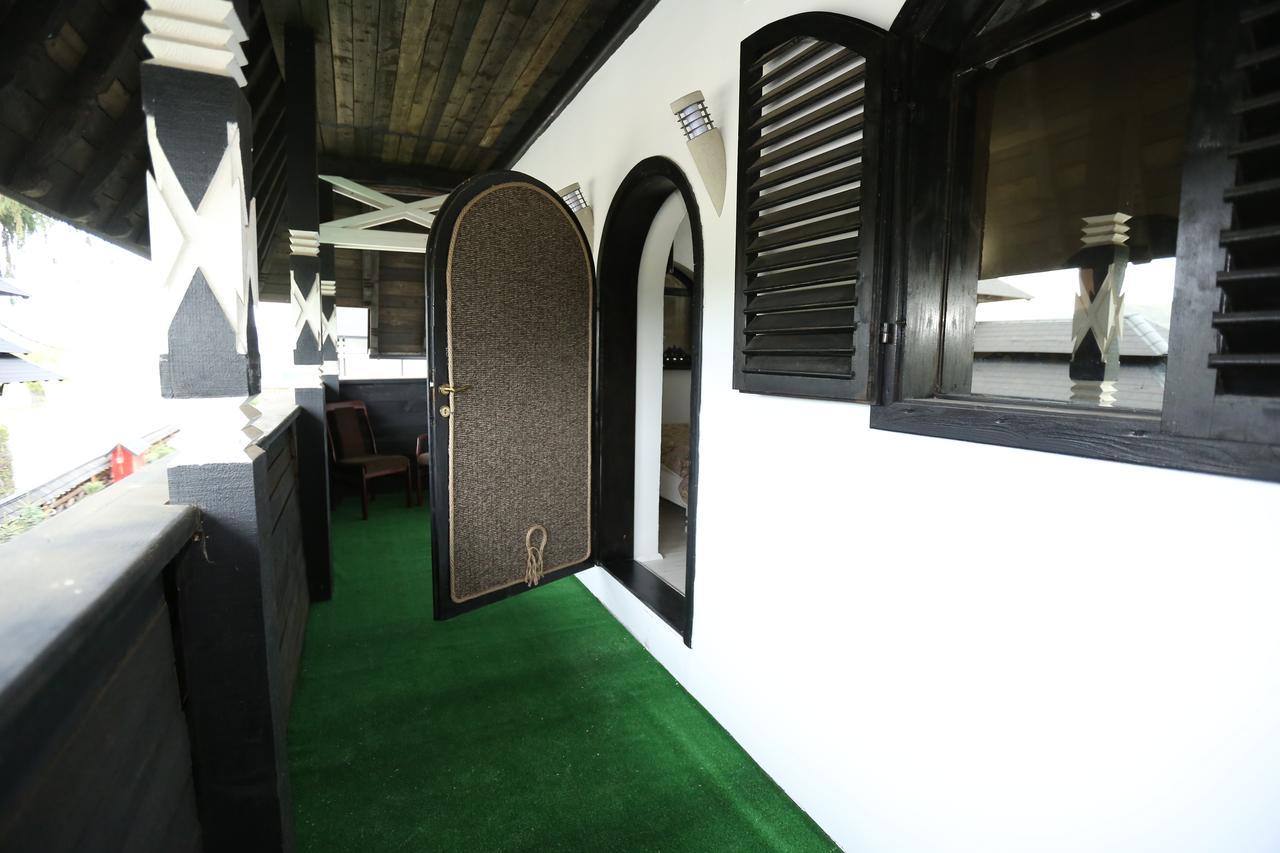 Hotel Complex Lions Bucovina à Voroneț Extérieur photo