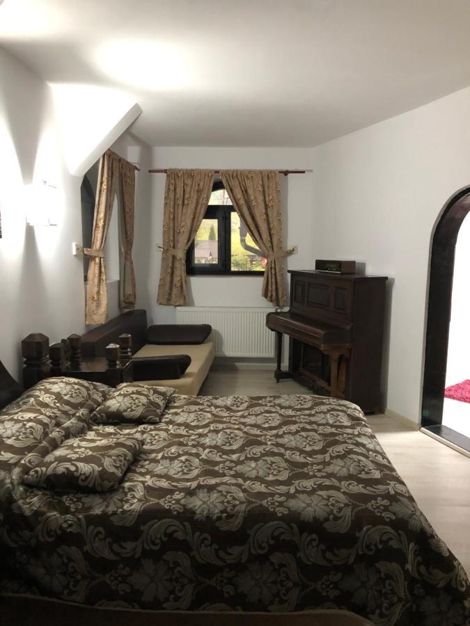 Hotel Complex Lions Bucovina à Voroneț Extérieur photo