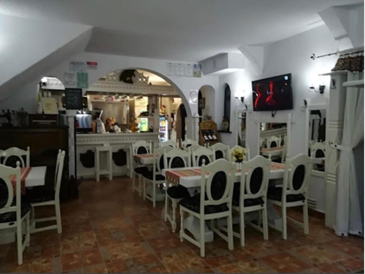 Hotel Complex Lions Bucovina à Voroneț Extérieur photo