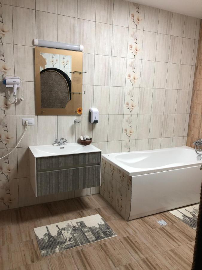 Hotel Complex Lions Bucovina à Voroneț Extérieur photo